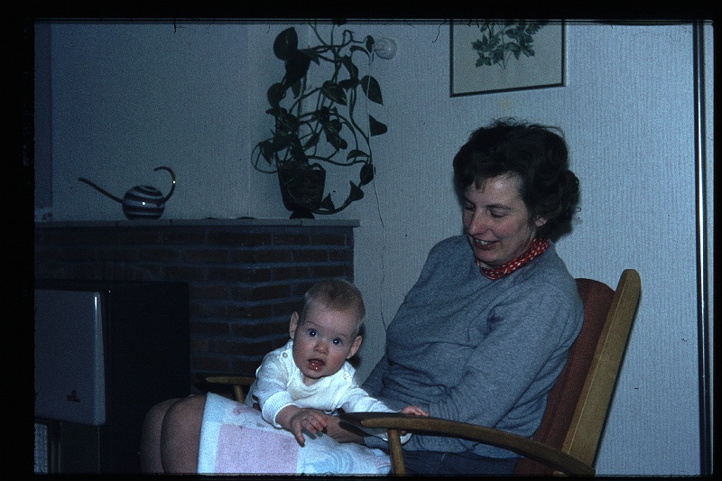 12.Delft feb 1966 Mama,Peter.JPG